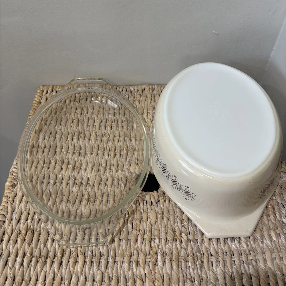 Vintage Pyrex Empire Scroll 